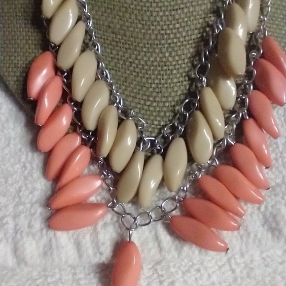 Silvertone orange cream bead chain necklace fall - Picture 3 of 3